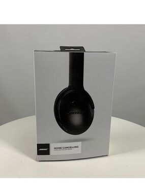 Bose Quietcomfort 35 Noise Cancelling Wireless Headphones with Case